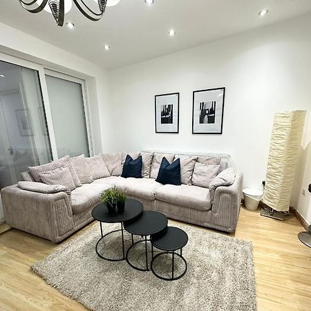 London Charm - Stylish Room In Spacious Home Exteriér fotografie