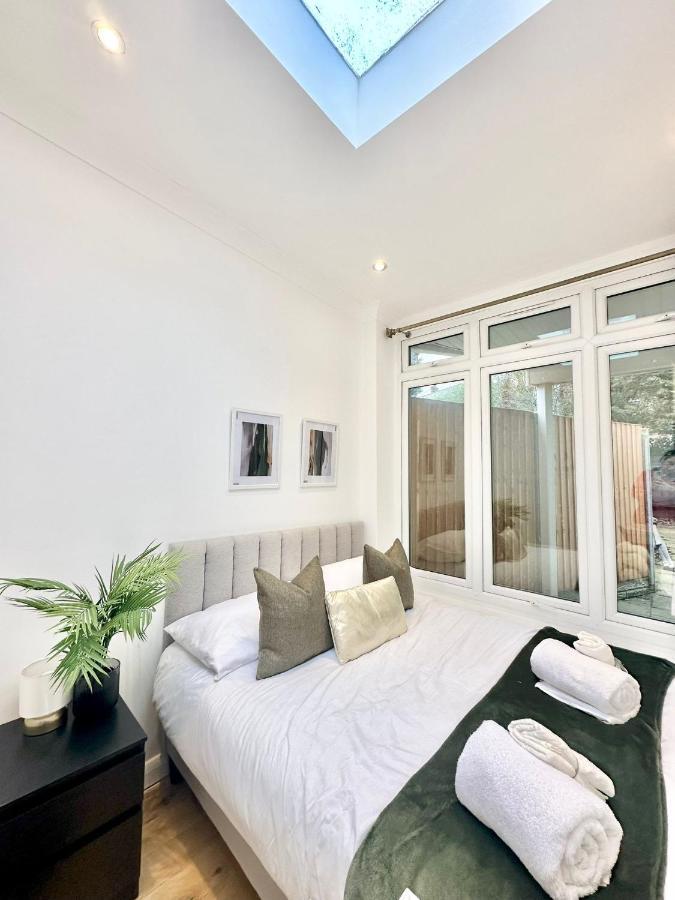 London Charm - Stylish Room In Spacious Home Exteriér fotografie