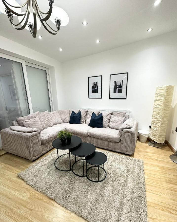 London Charm - Stylish Room In Spacious Home Exteriér fotografie