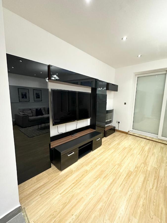 London Charm - Stylish Room In Spacious Home Exteriér fotografie